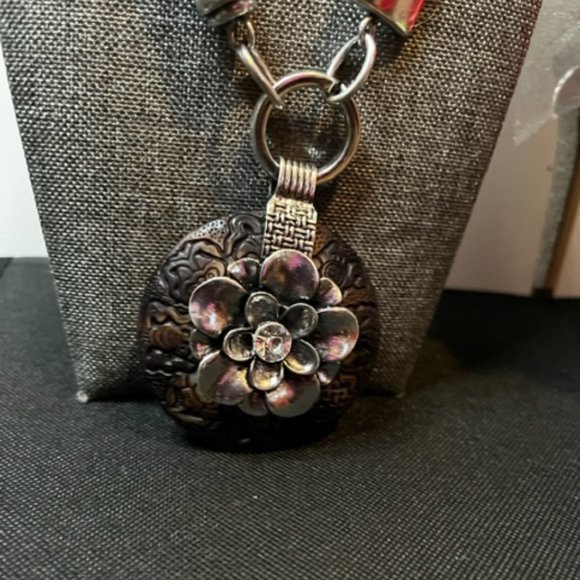 Black and Silver Pendant on Silver Chain with Earrings. - Picture 2 of 3